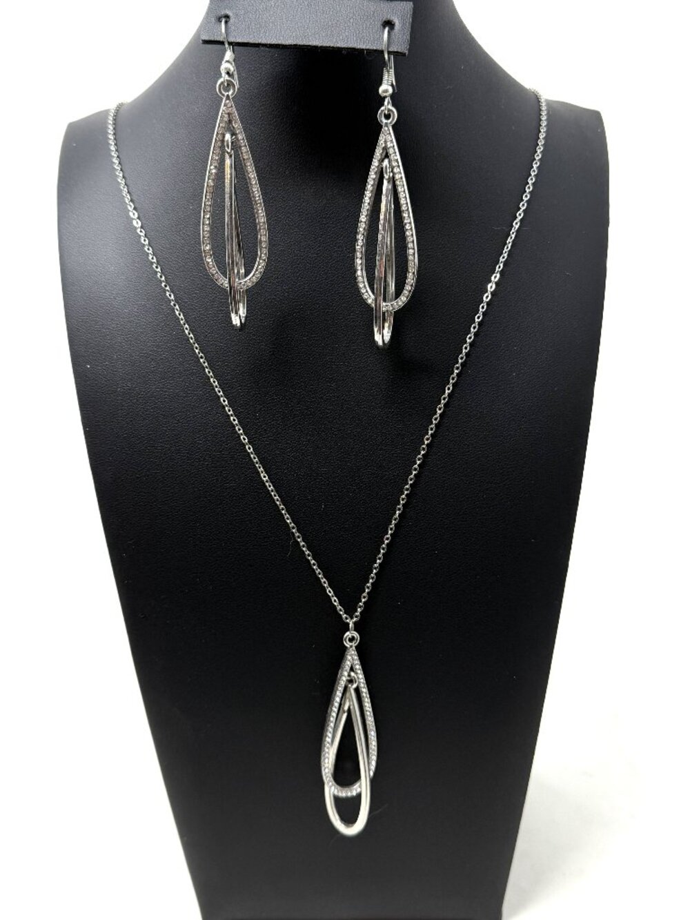 Unmarked Silver Tone Rhinestone Teardrop Pendant Necklace & Dangle Earrings Set